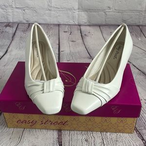 Easy Street "Waive Dress Pumps White 6.5